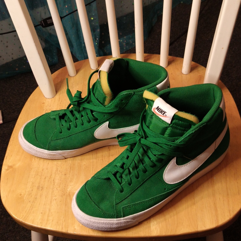 NIKE BLAZER MID 77 GREEN SIZE 9.5 SUEDE SNEAKERS